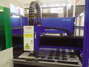 第十二屆機械裝備博覽會開幕 機器臂&ldquo;寫&rdquo;福字